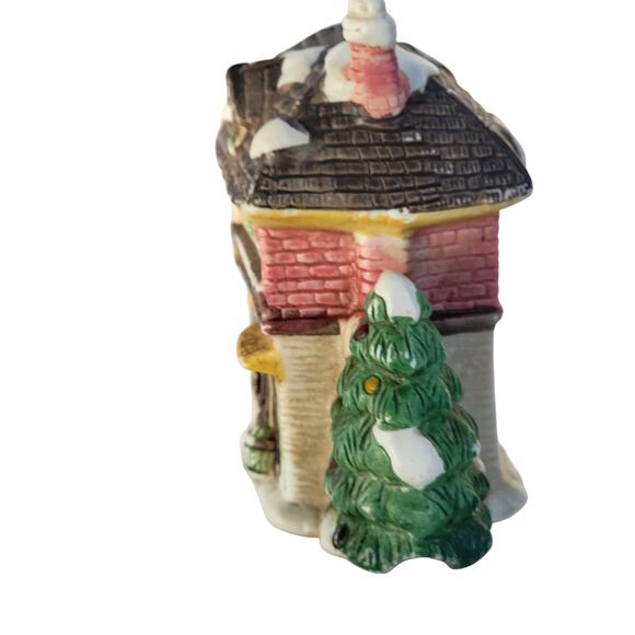 Vintage Mini Christmas Village Inn – Snowy Roof & Holiday Wreath - Picture 6 of 8